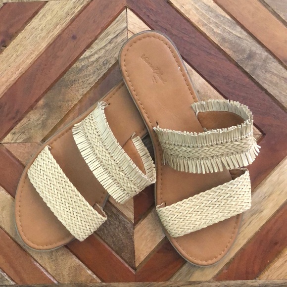 Universal Thread Sandals - Picture 2 of 3